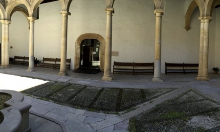 Vestíbulo de la Sala de Rectores del Hospital Real (UGR)