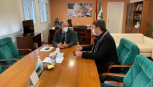 Reunión entre el delegado de Salud,  Indalecio Sánchez Montesinos y el presidente del PP de Armilla, Eloy López (PP)