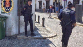 La Policía Local de Granada, en imagen de archivo en el Albaicín de la capital granadina (POLICÍA LOCAL DE GRANADA)