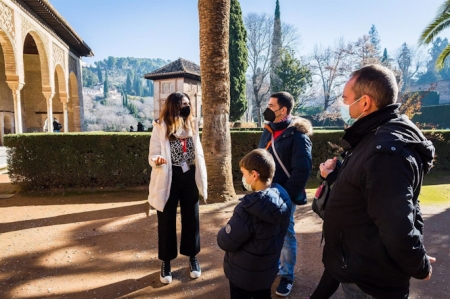 La Alhambra de Granada ofrece en Navidad nuevas visitas guiadas para acercar el monumento a las familias (PATRONATO DE LA ALHAMBRA)