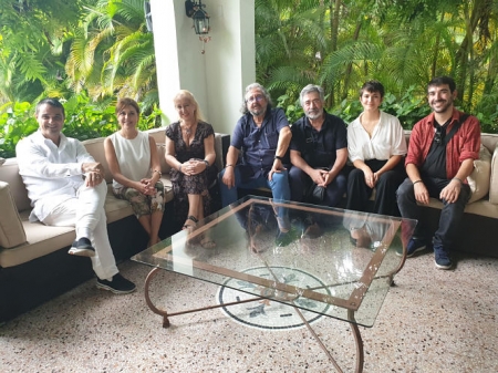 De izquierda a derecha el embajador de España en Cuba la consejera cultural y los investigadores de la UGR (UGR)
