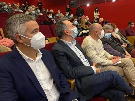 El secretario general del Partido Comunista de España (PCE), Enrique Santiago, (en el centro) en un acto de partido (PCE) 