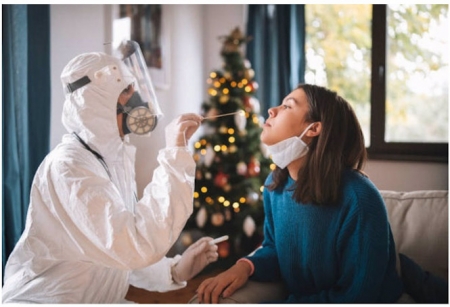 Navidad y PCR (ARTISTGNDPHOTOGRAPHY/ISTOCK) 