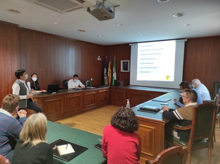 reunión de trabajo para la redacción de la Agenda Urbana Local celebrada en el Ayuntamiento de Monachil. (AYTO. MONACHIL)