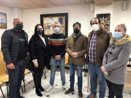 Imagen de la entrega de la beca (AYTO. CHURRIANA)