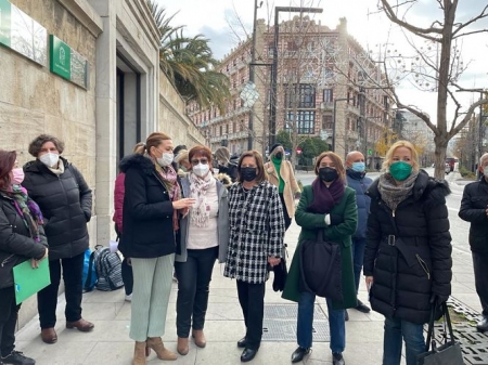 Miembros del PSOE se han concentrado en la sede de la Junta (PSOE)