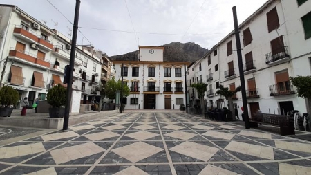 Plaza mayor de Güéjar Sierra (AYTO. GÜÉJAR SIERRA) 