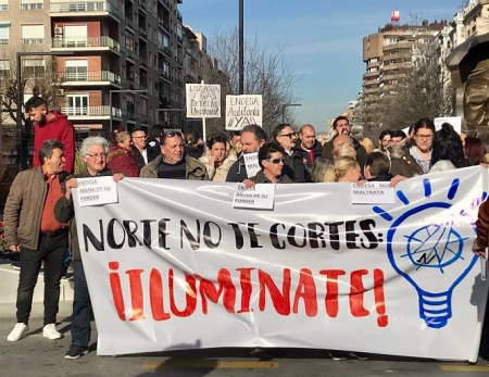 Manifestación contra los cortes de luz en la zona Norte de Granada (EUROPA PRESS)