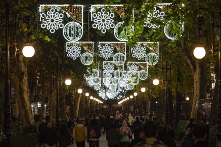 Calles de Granada en Navidad (ÁLEX CÁMARA - EUROPA PRESS) 