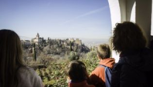 Programa de visitas en familia a la Alhambra (PATRONATO DE LA ALHAMBRA Y EL GENERALIFE) 