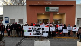 Concentración en el consultorio de Purullena (PSOE) 