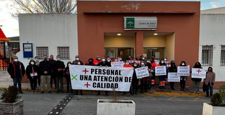 Concentración en el consultorio de Purullena (PSOE) 