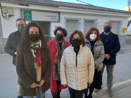 Imagen de la visita al consultorio de Riofrío (PSOE)