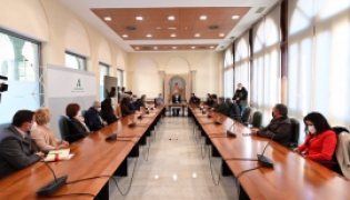 El delegado de Turismo de la Junta en Granada, Gustavo Rodríguez, se reúne con alcaldes y representantes municipales (JUNTA DE ANDALUCÍA) 