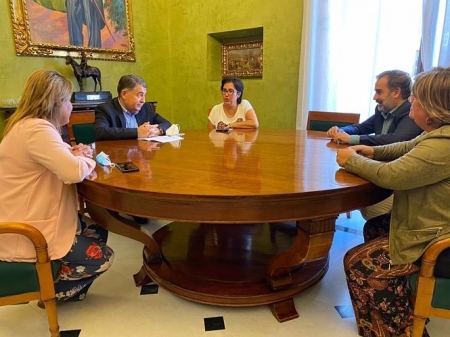 Reunión del equipo de gobierno en el Ayuntamiento de Granada con el defensor de la Ciudadanía, Manuel Martín, en imagen de archivo (AYUNTAMIENTO DE GRANADA)