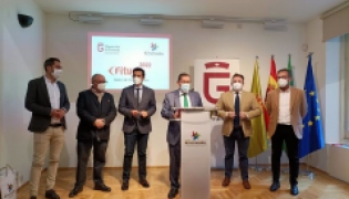 El presidente de la Diputación de Granada, José Entrena, preside la presentación de la participación de la provincia en Fitur (EUROPA PRESS)