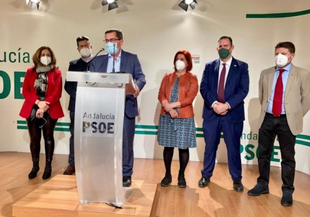El secretario general del PSOE de Granada, José Entrena, valora en rueda de prensa la reforma laboral (PSOE)