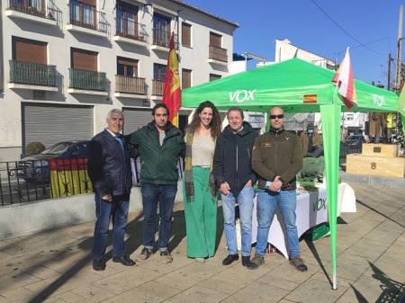 Stand informativo de VOX en Ogijares (VOX)