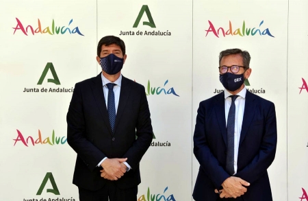 El vicepresidente de la Junta y consejero de Turismo, Juan Marín, junto al delegado territorial, Gustavo Rodríguez (JUNTA) 