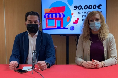 Noel López, alcalde de Maracena, junto a Berta Linares, concejala de Comercio (AYTO. MARACENA)