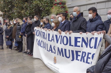Concentración contra la violencia machista ante el Ayuntamiento de Granada (AYUNTAMIENTO) 