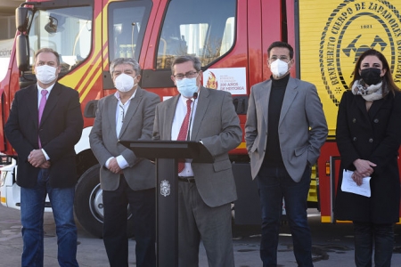 Presentación del vehículo de bomberos (R. MARTÍNEZ / DIPGRA) 