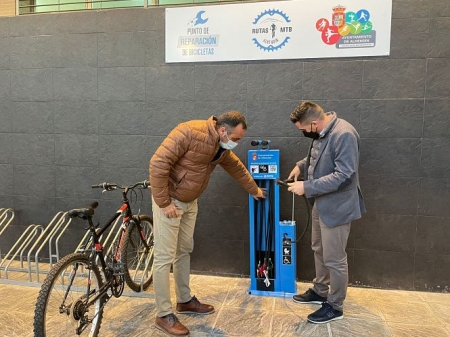 Estación de reparación de bicicletas (AYTO. ALHENDÍN)