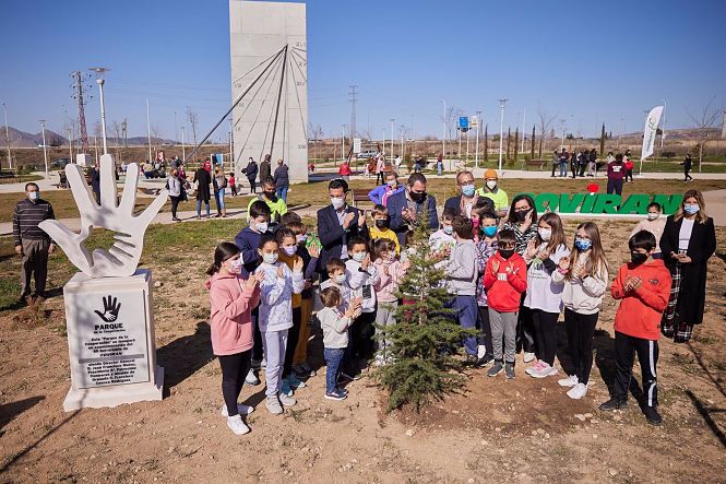 Acto de inauguración del Parque de la Cooperación de Granada con la Fundacion Plant for the Planet (FERMÍN RODRÍGUEZ-COVIRÁN) Acto de inauguración del Parque de la Cooperación de Granada con la Fundacion Plant for the Planet (FERMÍN RODRÍGUEZ-COVIRÁN)