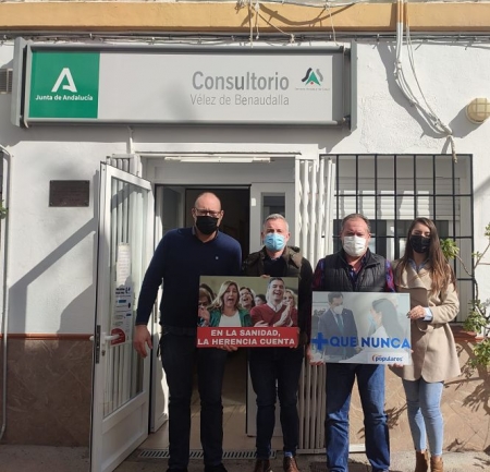 Imagen de la visita al Centro de Salud de Velez Benaudalla (PP)