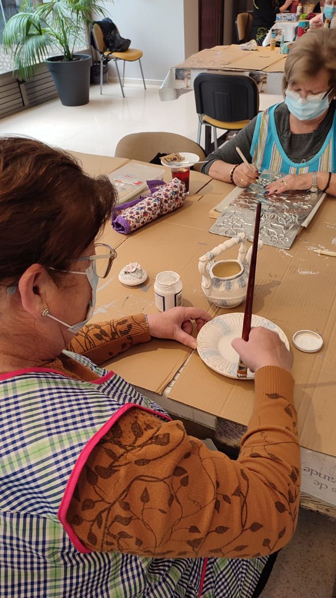 fotos del taller de manualidades que se celebra en el Centro de Participación Activa (AYTO. HUÉTOR TÁJAR) fotos del taller de manualidades que se celebra en el Centro de Participación Activa (AYTO. HUÉTOR TÁJAR)