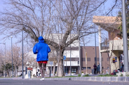 Un joven realiza ejercicio físico en Fuentenueva (UGR)