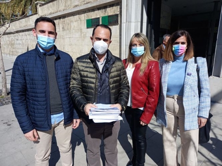 Entrega de la firmas (PSOE)