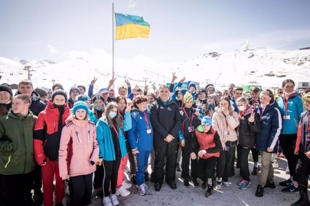 Niños de la Federación Ucraniana de Deportes de Invierno llegan a Sierra Nevada (JUNTA DE ANDALUCÍA) 