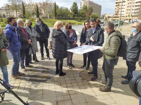 Imagen de la visita al Barrio de Albayda (JAVIER ALGARRA / AYUNTAMIENTO)