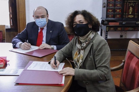 Sebastián Pérez y Pilar Aranda (UGR) 