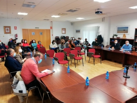 encuentro celebrado en el Salón de Plenos del Ayuntamiento de Huétor Tájar (AYTO. HUÉTOR TÁJAR) 
