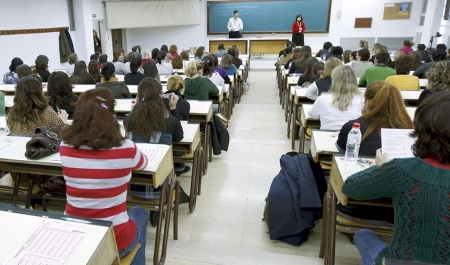 Las pruebas de Bachiller para mayores de 20 años, en una imagen de archivo (JUNTA DE ANDALUCÍA) 