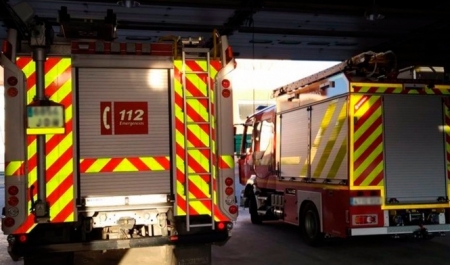 En el sinistro han intervenido efectivos de Bomberos para liberar el cuerpo de la mujer (JUNTA DE ANDALUCÍA) 