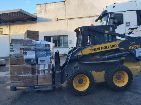 La Asociación Guardias Civiles Solidarios carga en Granada el primer camión con ayuda humanitaria para Ucrania (ASOCIACIÓN GUARDIAS CIVILES SOLIDARIOS)