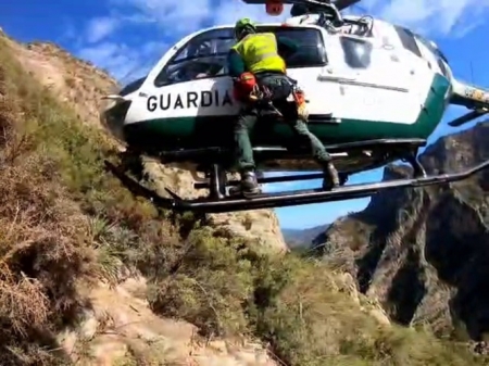 Rescate de un parapentista en la zona de La Cabra (GUARDIA CIVIL) 