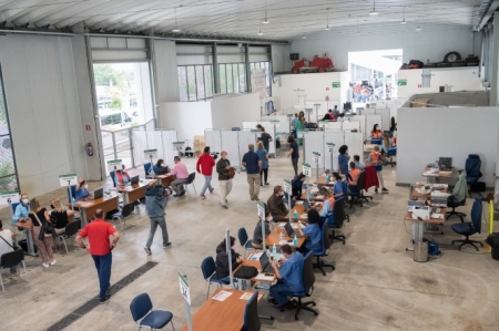 Punto de vacunación masiva del Parque de Bomberos (JUNTA)