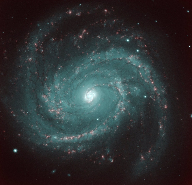 Imagen a color de NGC4321 a gran escala, combinando tres imágenes con filtros anchos distintos (IAA-CSIC, TELESCOPIO NOT) Imagen a color de NGC4321 a gran escala, combinando tres imágenes con filtros anchos distintos (IAA-CSIC, TELESCOPIO NOT)