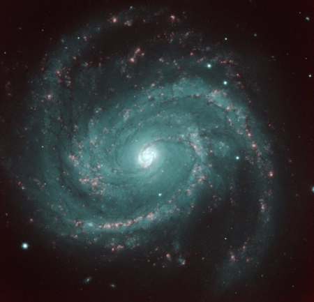 Imagen a color de NGC4321 a gran escala, combinando tres imágenes con filtros anchos distintos (IAA-CSIC, TELESCOPIO NOT) 