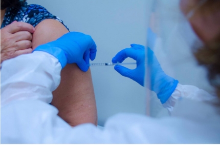 Un sanitario inocua una, dosis de la vacuna (GVA) 