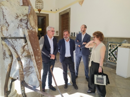 Exposición en el patio del Ayuntamiento de Granada (JAVIER ALGARRA / AYUNTAMIENTO) 