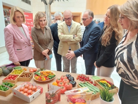 La consejera de Empleo, Formación y Trabajo, Rocío Blanco, visita en Carchuna (Granada) la sede de la cooperativa La Palma (JUNTA DE ANDALUCÍA)