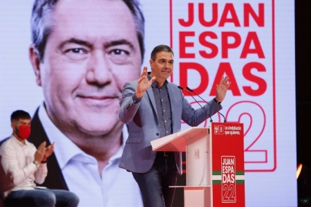 El presidente del Gobierno y secretario general del PSOE, Pedro Sánchez, en el acto de proclamación de Juan Espadas (ÁLEX CÁMARA / EUROPA PRESS)
