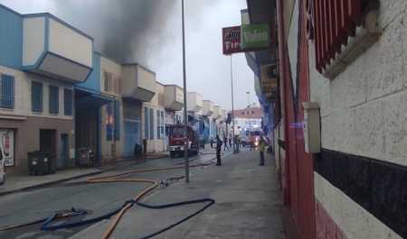 Incendio en un polígono de Ogíjares (112 ANDALUCÍA)
