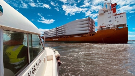 Un barco de exportación saliendo del puerto de Motril (PUERTO DE MOTRIL)