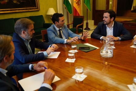 El alcalde de Granada, Francisco Cuenca, se reúne con el ministro de Consumo, Alberto Garzón (AYUNTAMIENTO DE GRANADA)